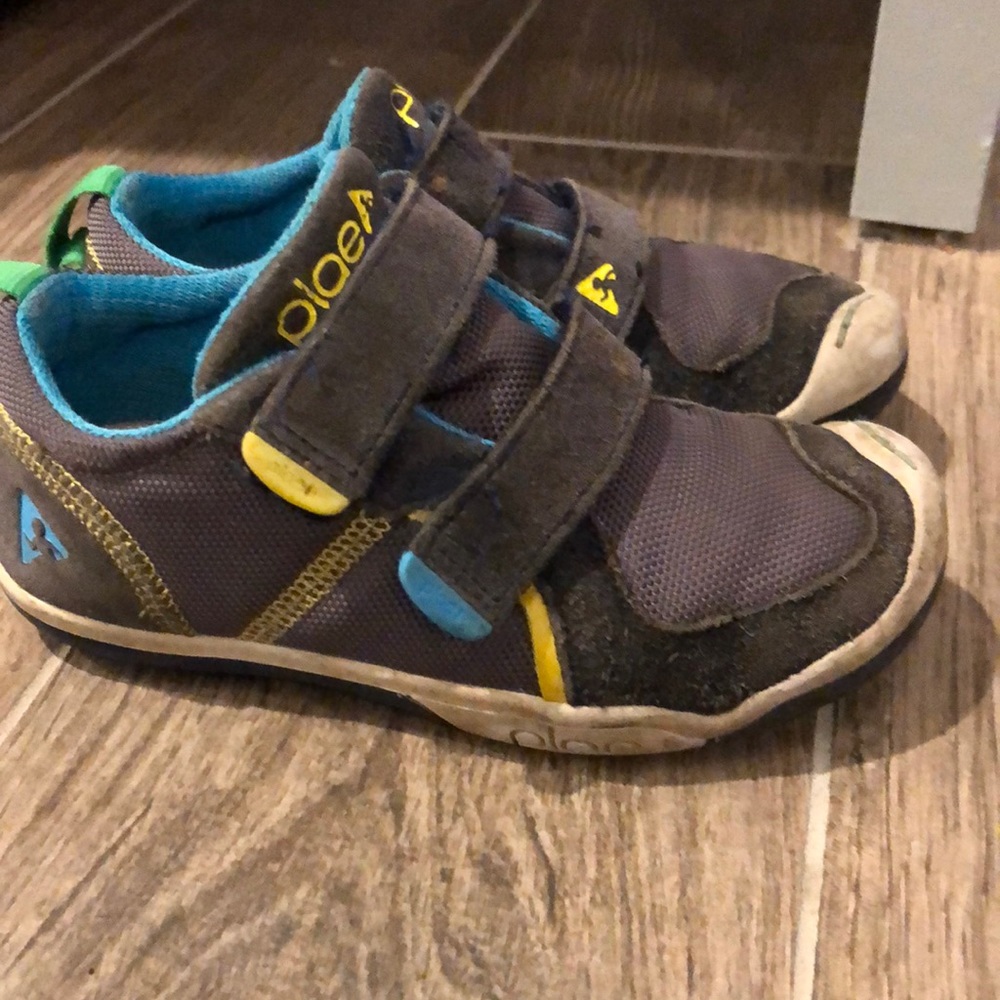 Size 11 plae
